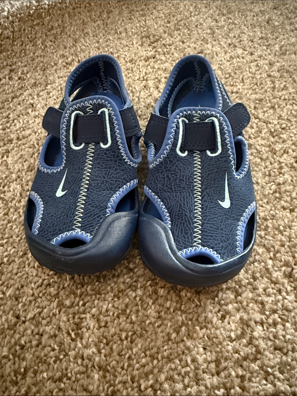 Nike Kids Navy and Light Blue Hook-and-Loop Sandals
